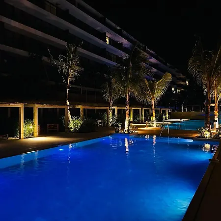 Spectacular Beachfront Apartamento
