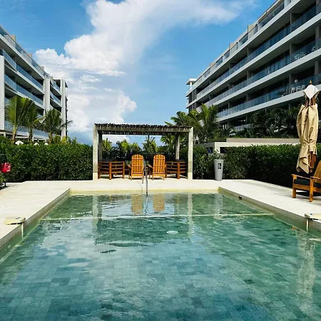 Spectacular Beachfront Apartamento