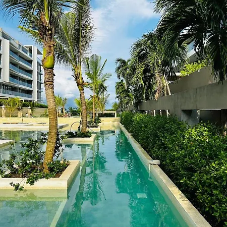 Spectacular Beachfront Apartamento