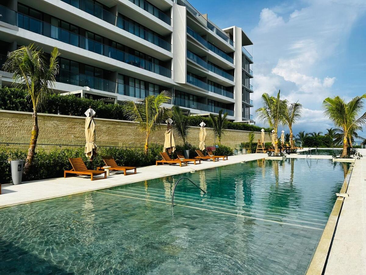 Spectacular Beachfront