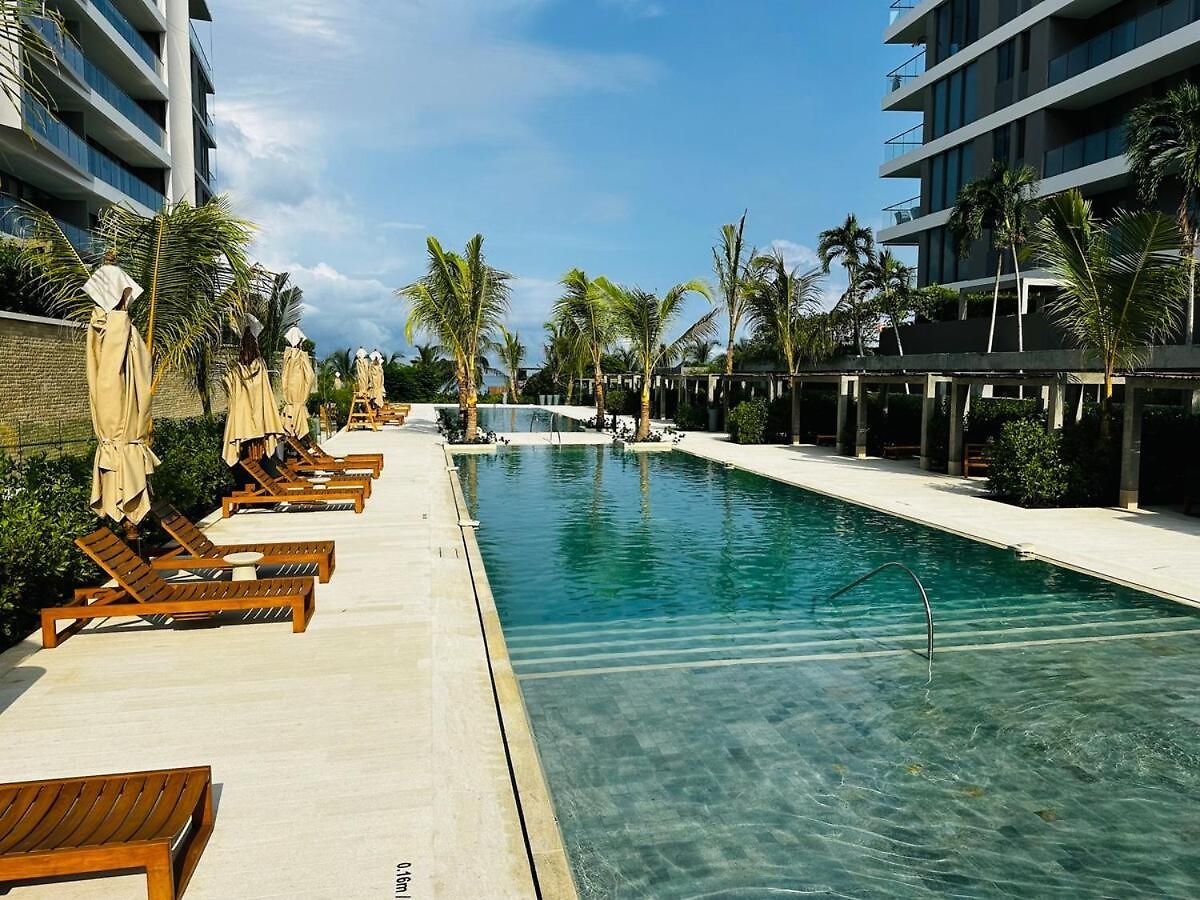 Spectacular Beachfront Apartamento