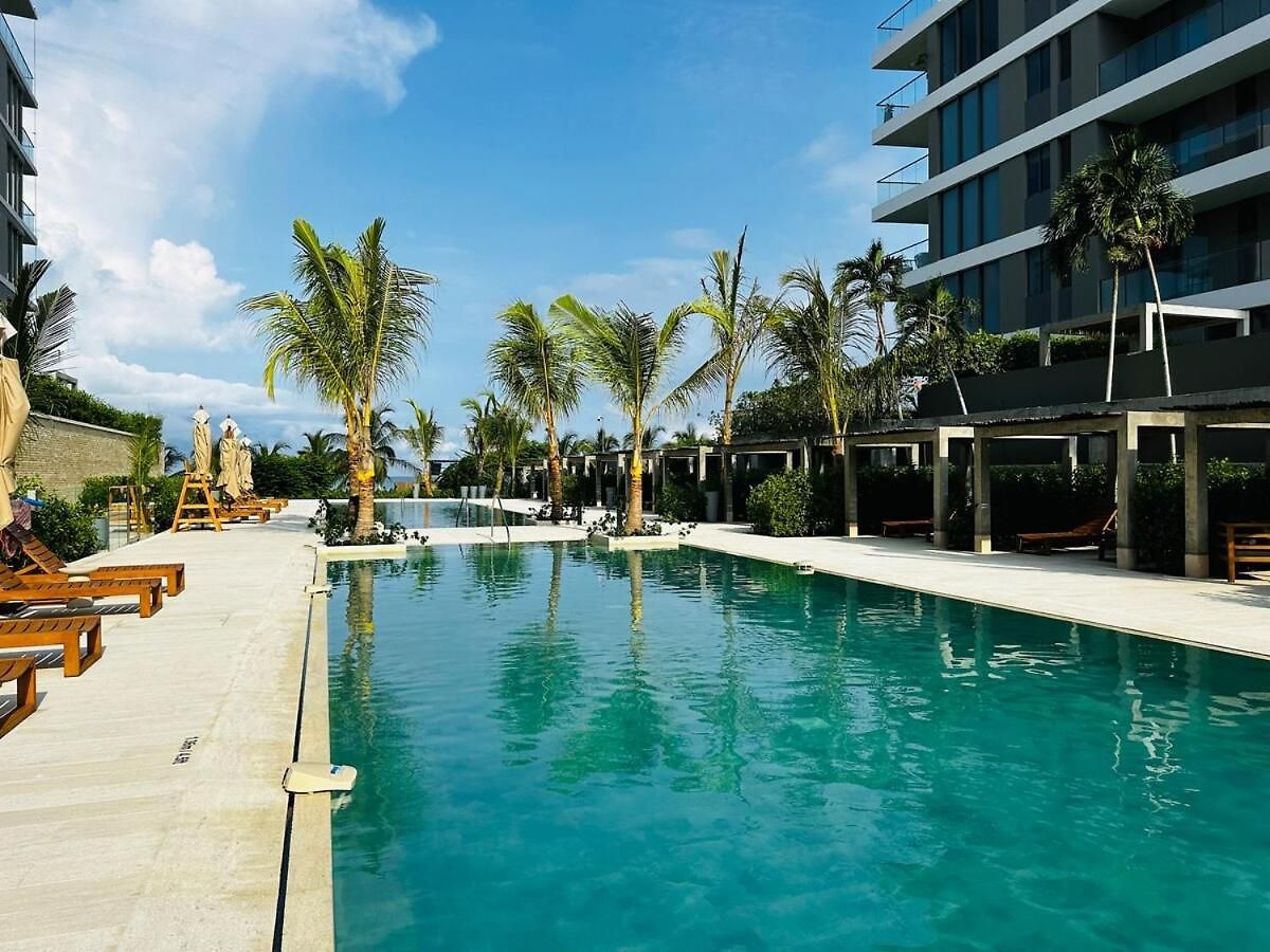 Spectacular Beachfront Apartamento *