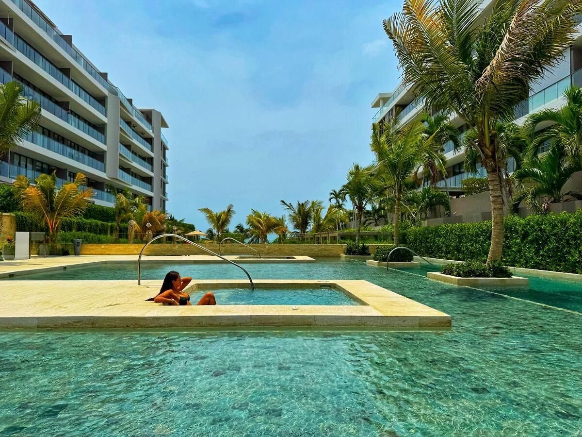 Spectacular Beachfront Apartamento