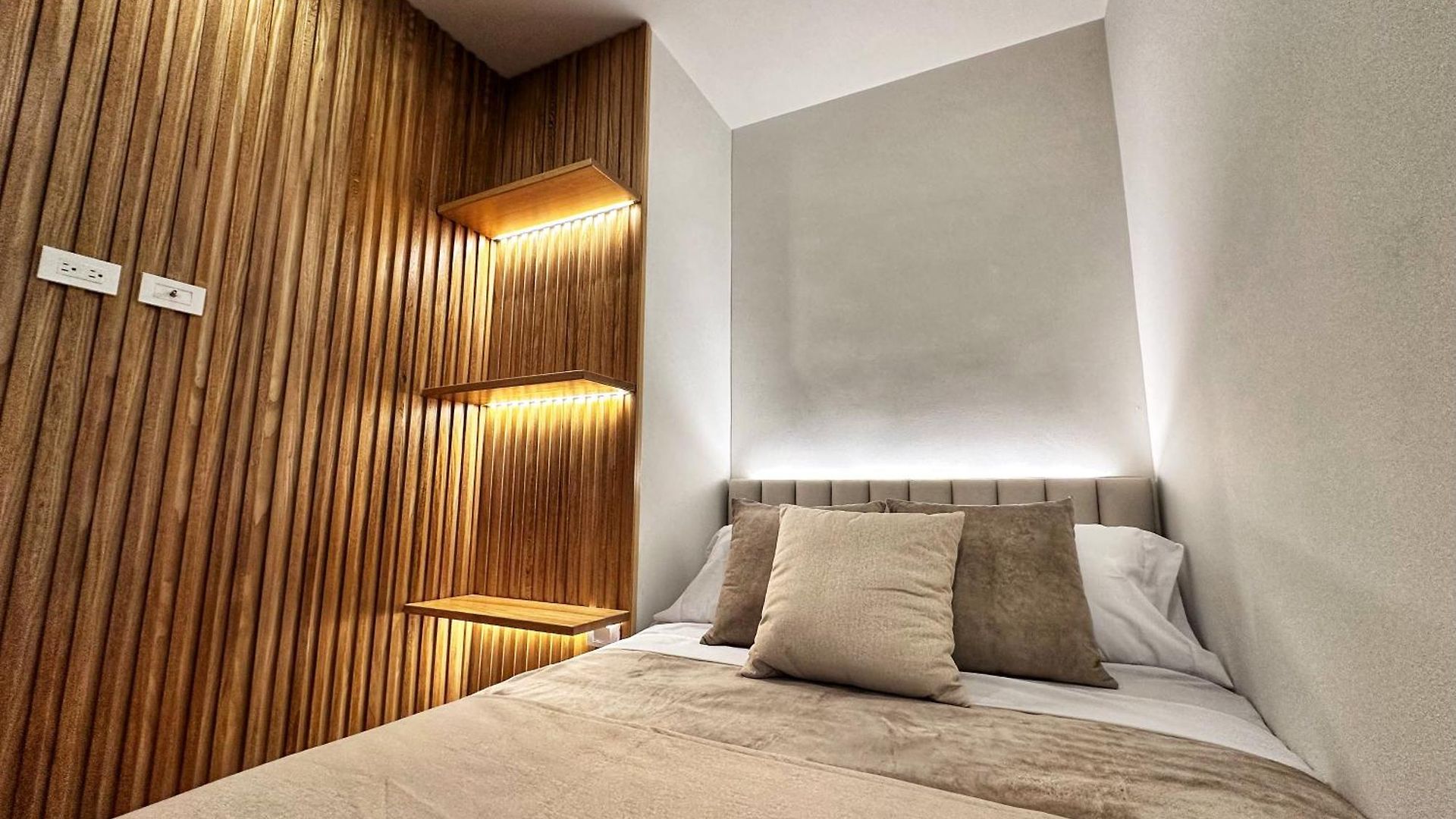 Spectacular Beachfront Apartamento